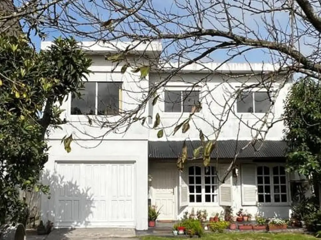 Foto de CASA DE 5 AMBIENTES CON PARQUE ADELANTE, imagen 1