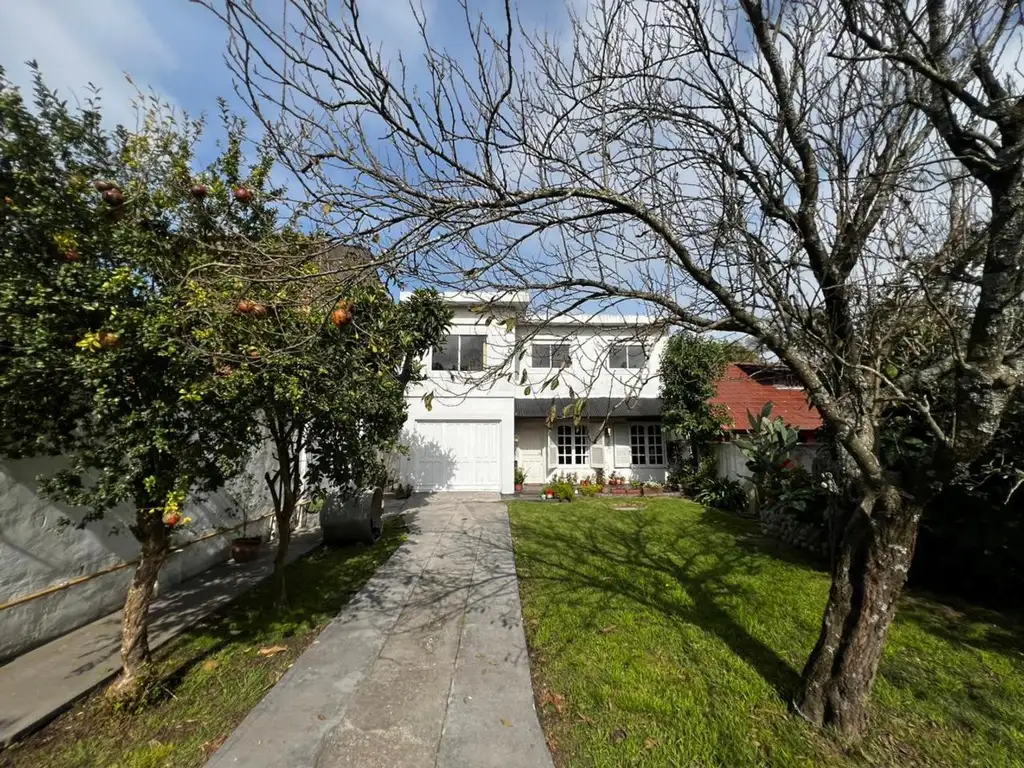 Foto de CASA DE 5 AMBIENTES CON PARQUE ADELANTE, imagen 2
