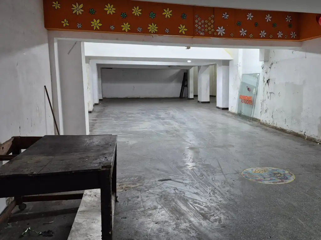 Foto de AMPLIO LOCAL COMERCIAL CON SOTANO EN EXCELENTE UBICACION., imagen 4