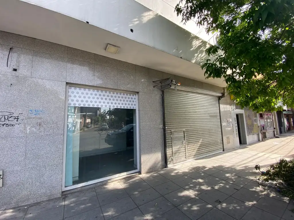 Foto de LOCAL COMERCIAL SOBRE AV. JUAN MANUEL DE ROSAS (EX PROVINCIAS UNIDAS), imagen 2