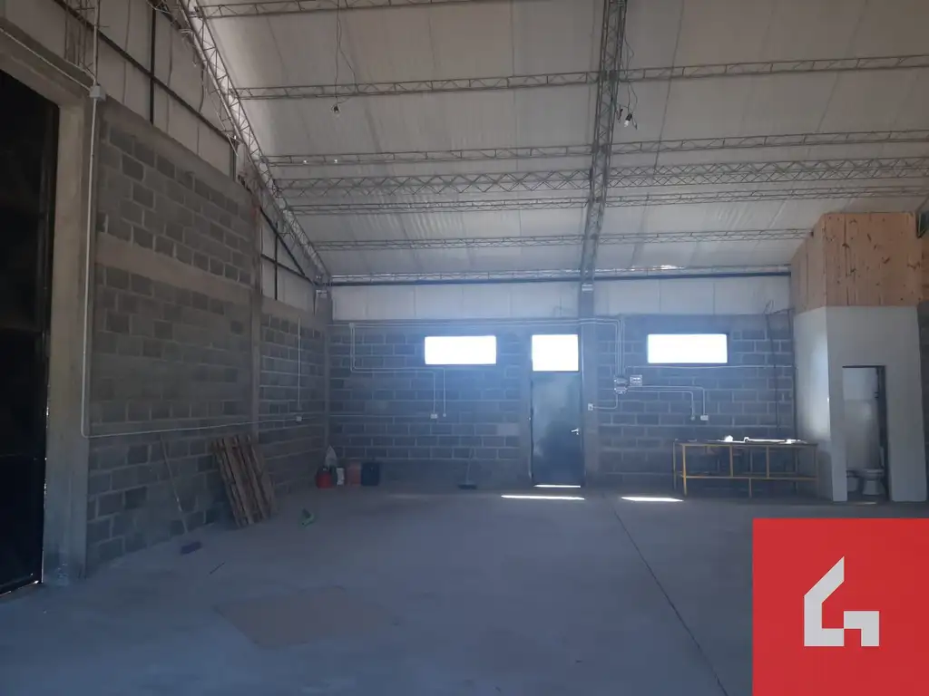 Foto de Galpón en alquiler de 150m2 ubicado en San Martin de los Andes, imagen 4