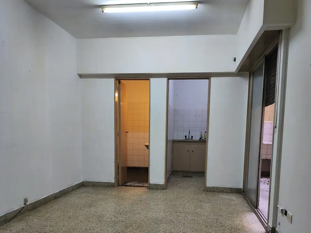 Foto de DEPARTAMENTO 1 AMBIENTE CON PATIO. ELIZALDE 46 PB "P" AVELLANEDA, imagen 1