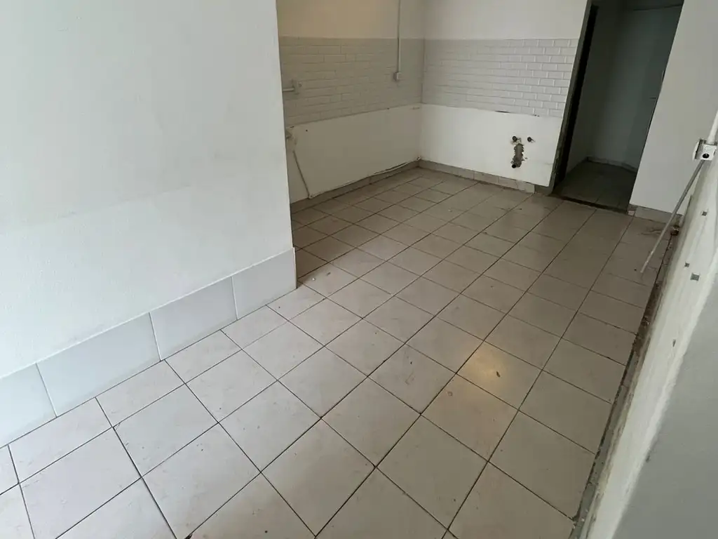 Foto de SE ALQUILA LOCAL EN SAN ANTONIO DE PADUA CENTRO LADO SUR, imagen 2