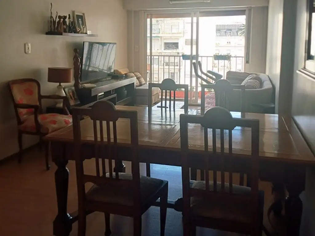 Foto de Departamento tres Ambientes, contra frente , Balcón corrido, cochera, imagen 3