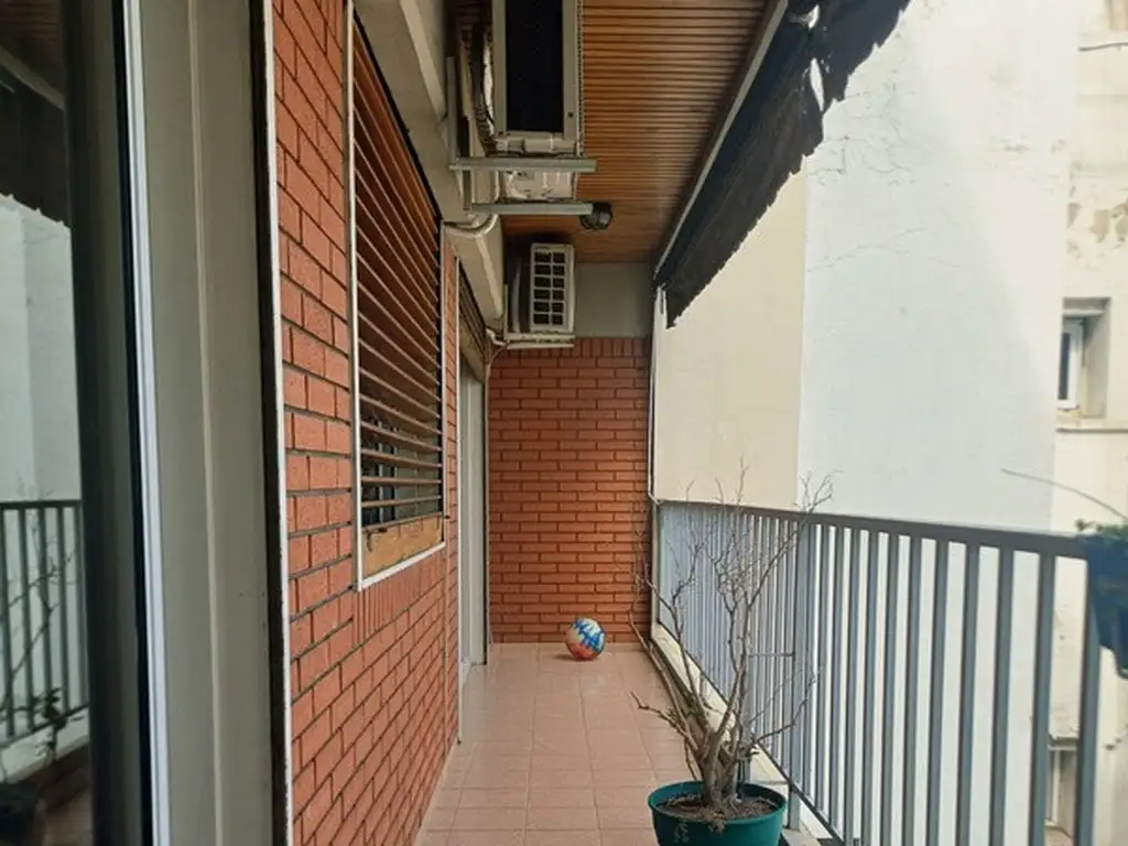 Foto de Departamento tres Ambientes, contra frente , Balcón corrido, cochera, imagen 4