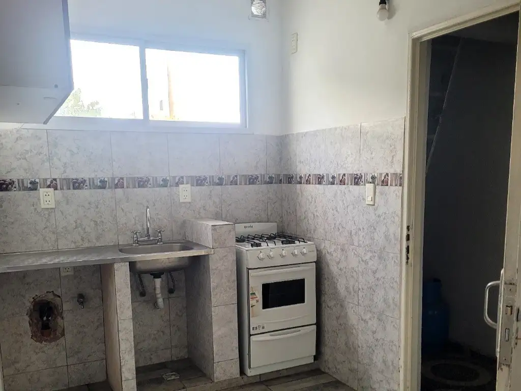 Foto de Alquiler, dos ambientes, planta alta frente, Villa Ballester, imagen 2