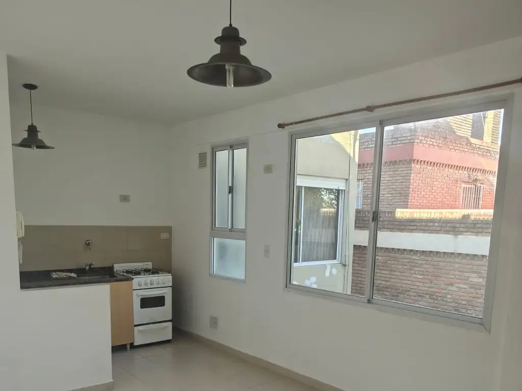 Foto de Departamento en alquiler en Monte Castro, imagen 3