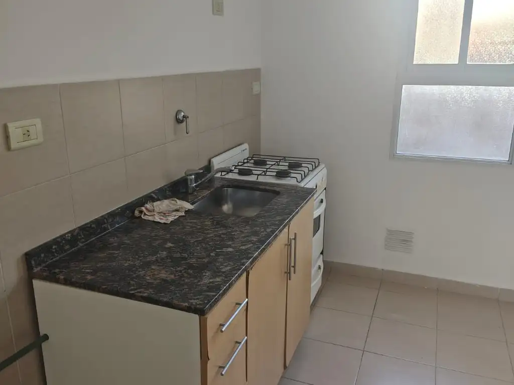 Foto de Departamento en alquiler en Monte Castro, imagen 2
