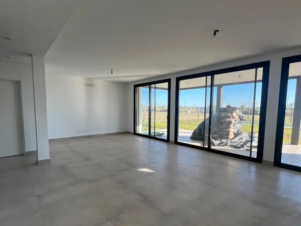 Foto de Casa venta Barrio NATIVAS Puertos del lago Escobar, imagen 1