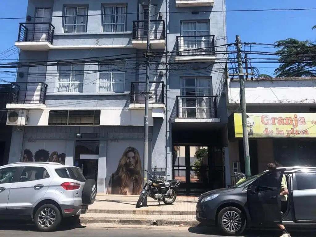 Foto de MONOAMBIENTE AL FRENTE PLANTA BAJA - 50 M PLAZA HURLINGHAM, imagen 3