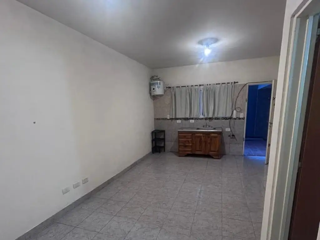 Foto de MONOAMBIENTE AL FRENTE PLANTA BAJA - 50 M PLAZA HURLINGHAM, imagen 4
