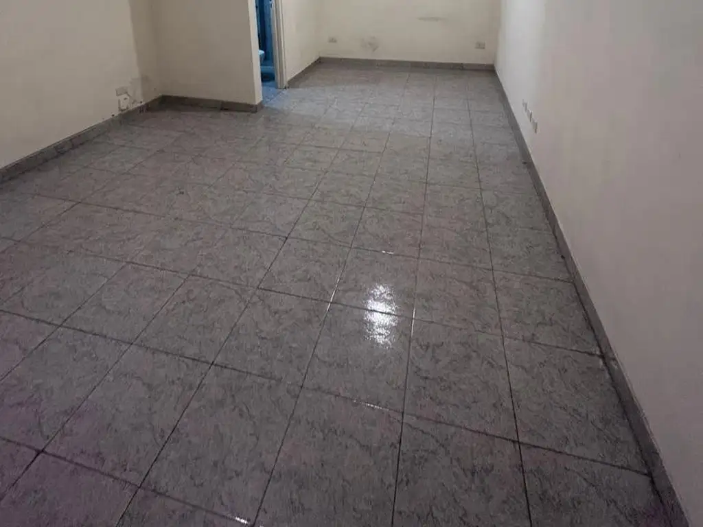 Foto de MONOAMBIENTE AL FRENTE PLANTA BAJA - 50 M PLAZA HURLINGHAM, imagen 5