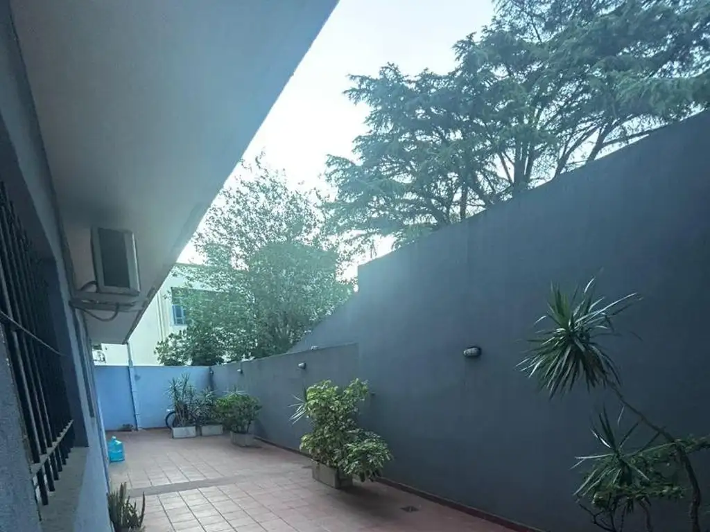 Foto de MONOAMBIENTE AL FRENTE PLANTA BAJA - 50 M PLAZA HURLINGHAM, imagen 2