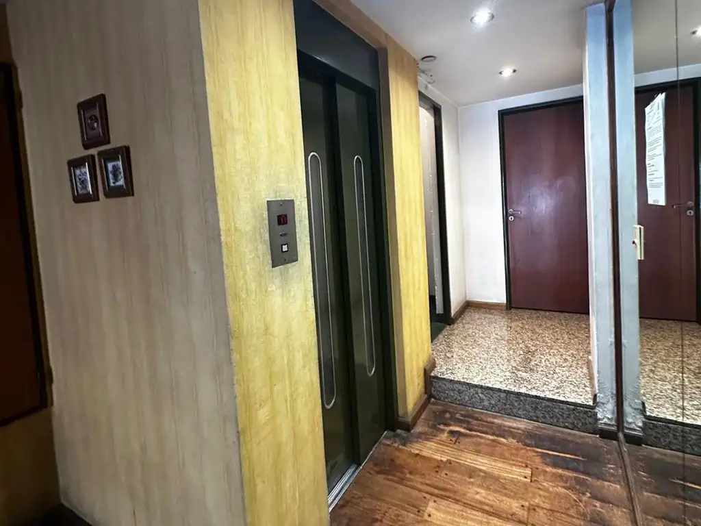 Foto de SEMIPISO 4 AMB. 5º PISO CON BCON AL FRENTE COCHERA CUB., imagen 2