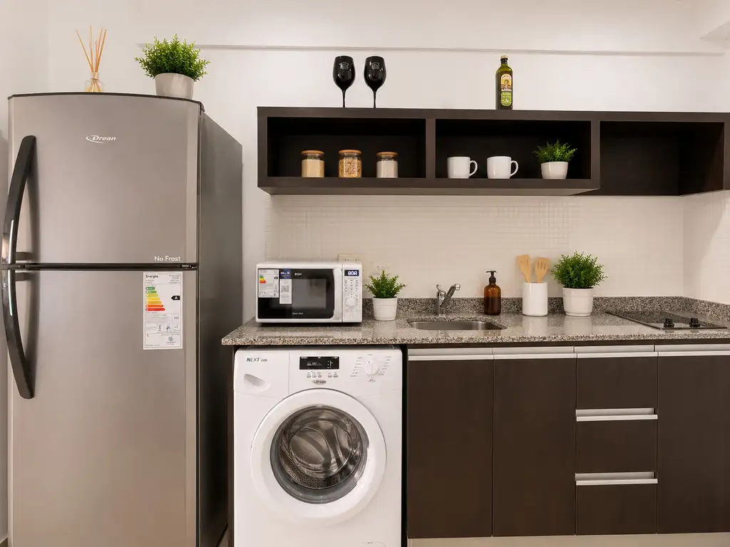 Foto de Monoambiente Amoblado Moderno y Luminoso con Balcón y lavarropas, imagen 3
