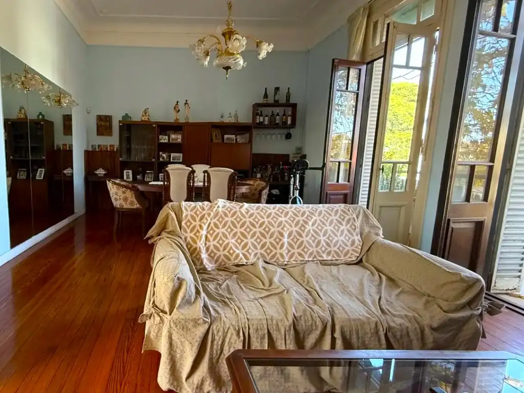Foto de Venta Casa en Block 8 Ambientes 2 Plantas Cochera Terraza en Parque, imagen 2