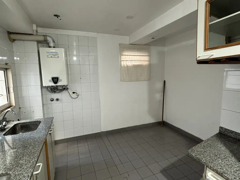Foto de Semipiso al frente con balcon y cochera en venta en Caballito, imagen 2