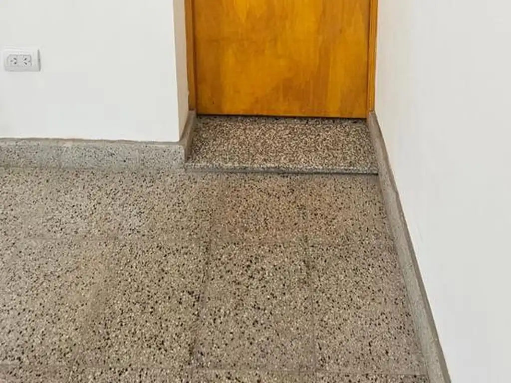 Foto de ALQUILER LOCAL SOBRE AVENIDA FILIPINI VILLA GOBERNADOR GALVEZ, imagen 5