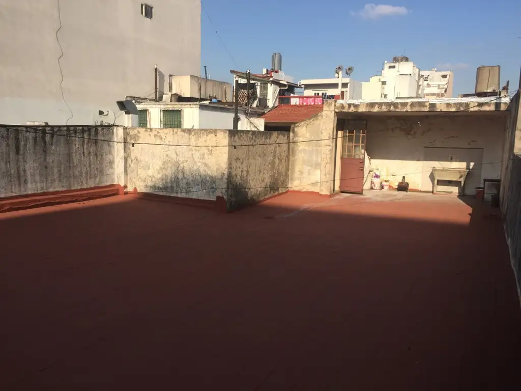 Foto de OPORTUNIDAD!!! SIN COMISION!! CASONA 300m2. $2.000.000. POSIBILIDAD DE, imagen 2