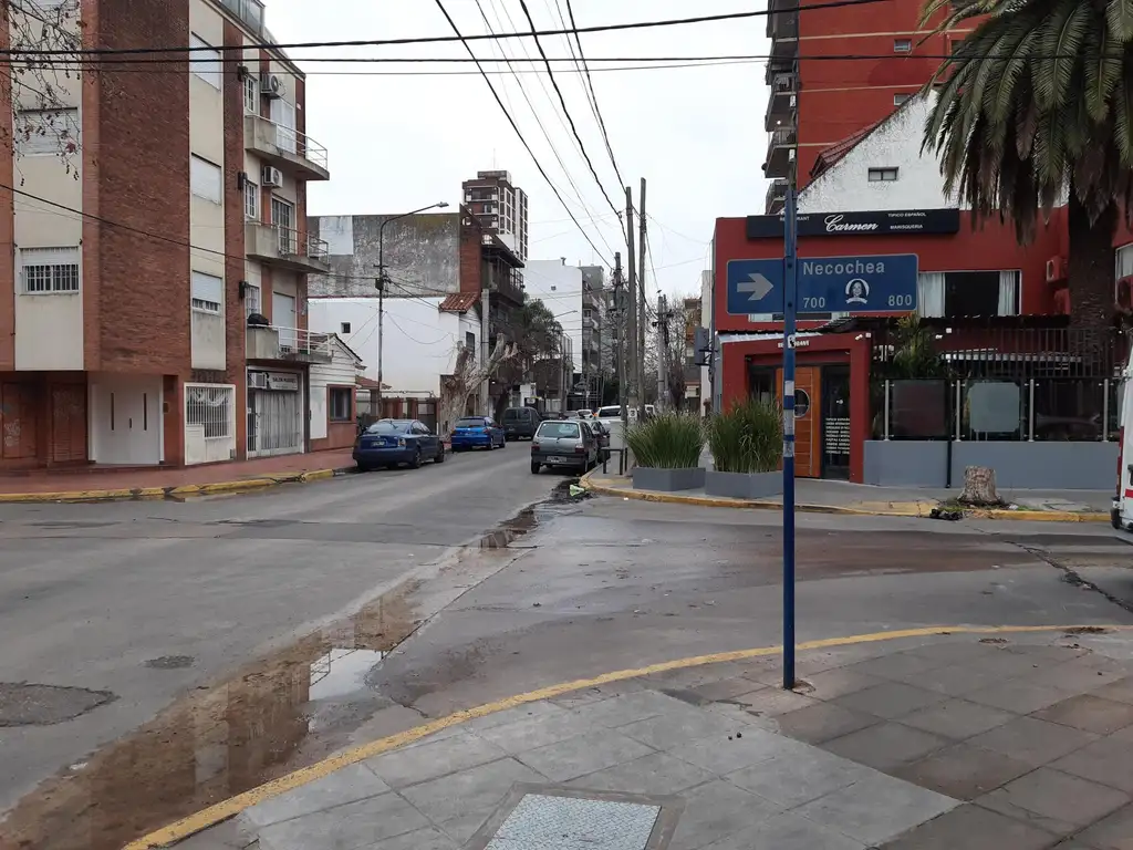 Foto de ALQUILER IMPECABLE LOCAL A METROS AV. DE MAYO CON BAÑO Y AIRE, imagen 2
