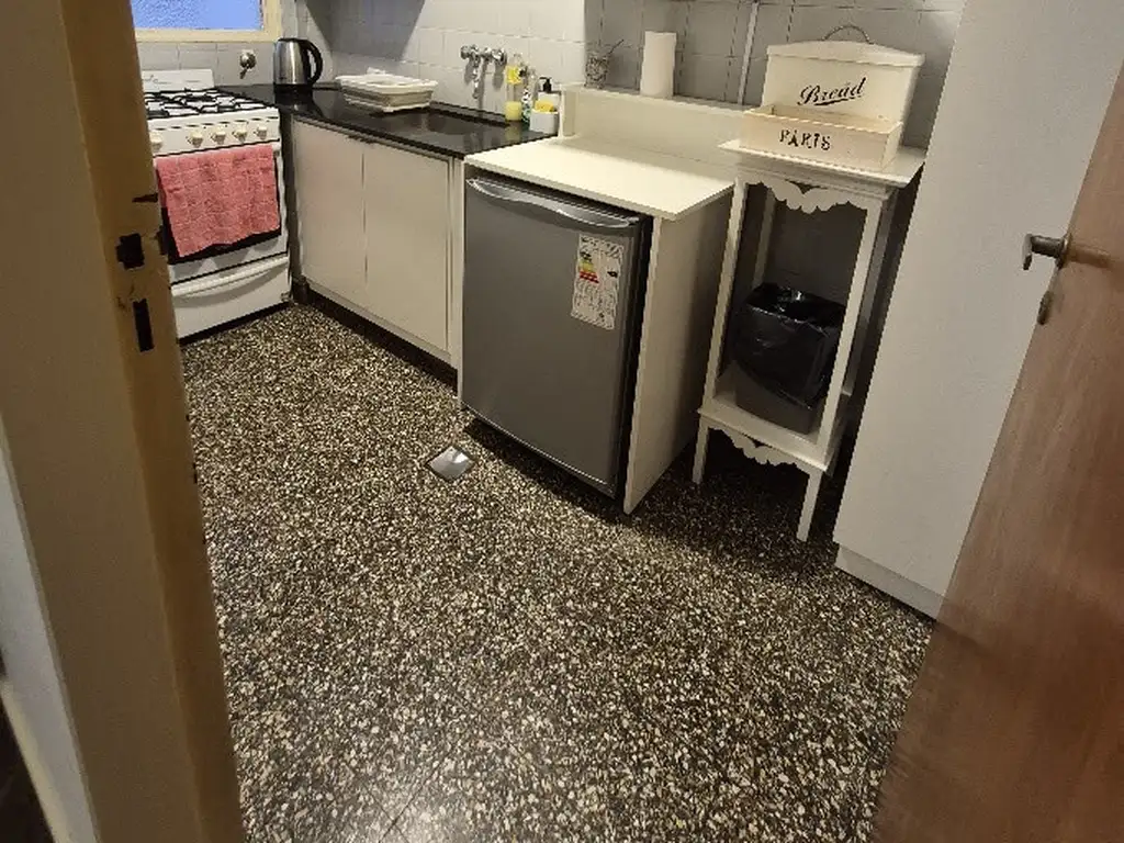 Foto de VENTA luminoso 2 Ambientes Apto Profesional en Excelente Ubicación, imagen 2