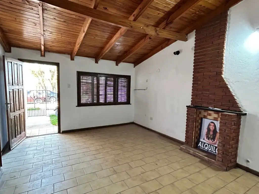 Foto de Casa en alquiler c/ cochera en Punta Alta, imagen 2