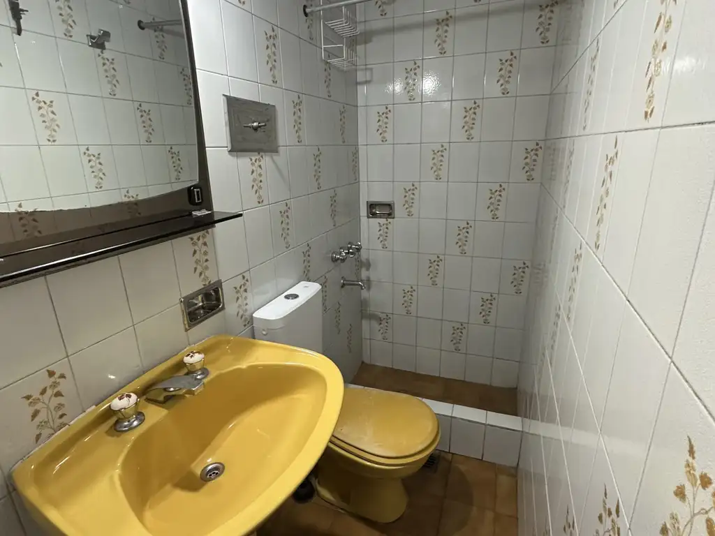 Foto de CASA 6 AMB. PB, 1º PISO , CON COCHERA, PATIO CON PARRILLA, PATIO, imagen 3