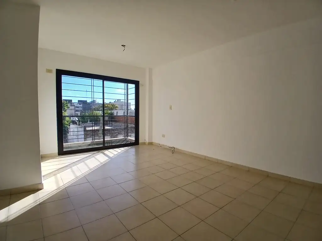 Foto de Departamento Dos Ambientes Con Cochera. Moron Norte, imagen 2