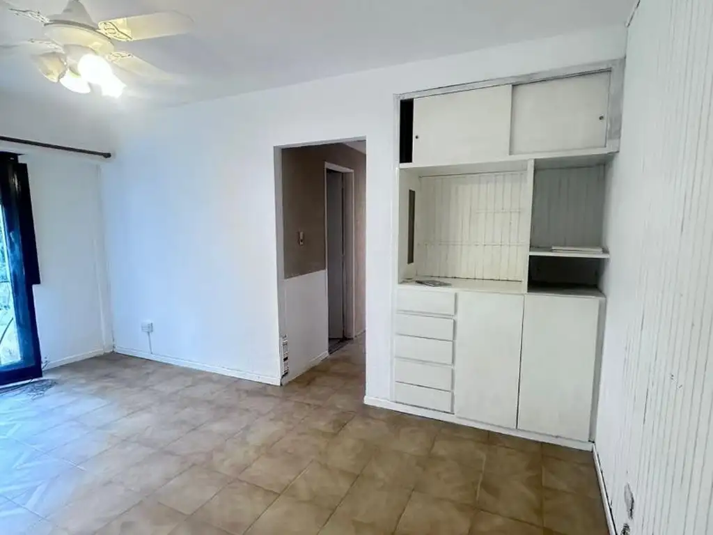 Foto de Hermoso Departamento de 3 Ambientes Muy Luminoso con Balcón, imagen 2