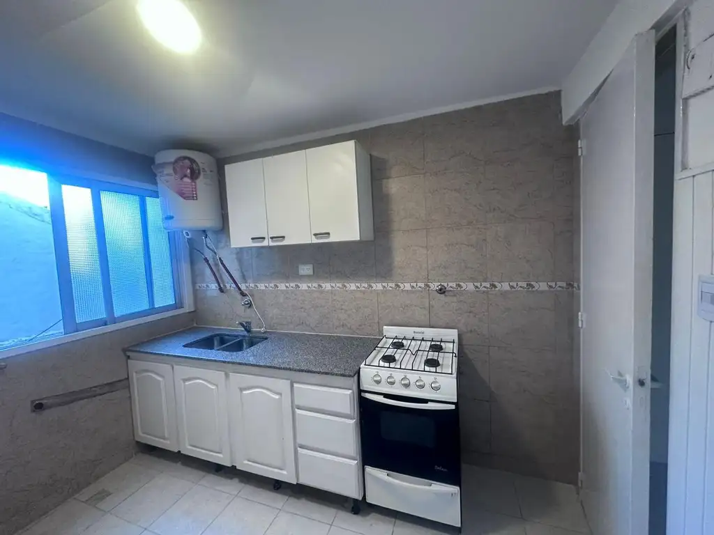 Foto de Hermoso Departamento de 3 Ambientes Muy Luminoso con Balcón, imagen 4