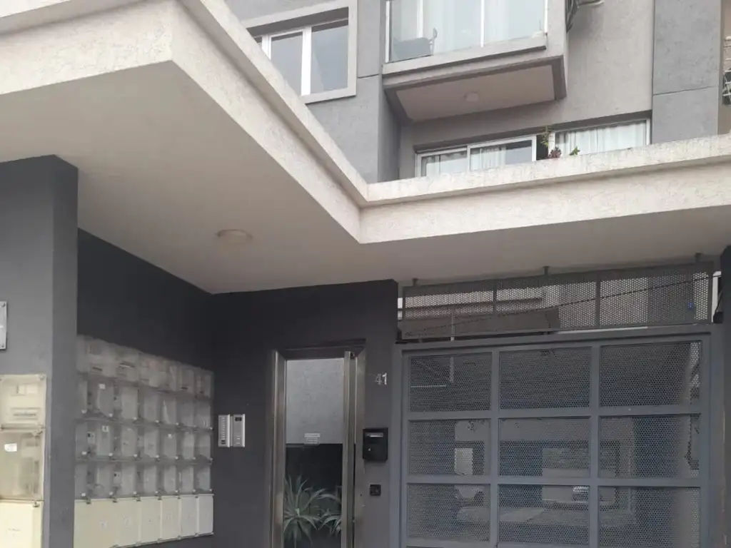 Foto de ALQUILER DEPARTAMENTO 2 AMBIENTES AL FRENTE CON BALCON MORON, imagen 1