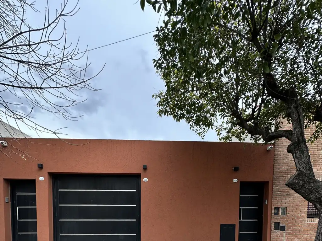 Foto de CASA 3 AMB SOBRE LOTE DE 8,20 X 20 EXCELENTE ESTADO, imagen 1