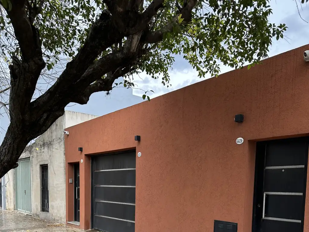 Foto de CASA 3 AMB SOBRE LOTE DE 8,20 X 20 EXCELENTE ESTADO, imagen 2