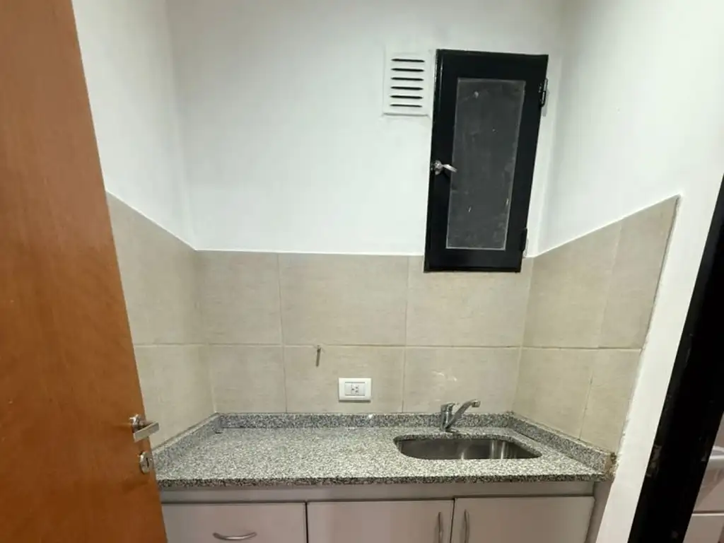 Foto de Local - Alquiler - Argentina, Tres de Febrero - URQUIZA, GRAL. AV. 4554, imagen 1