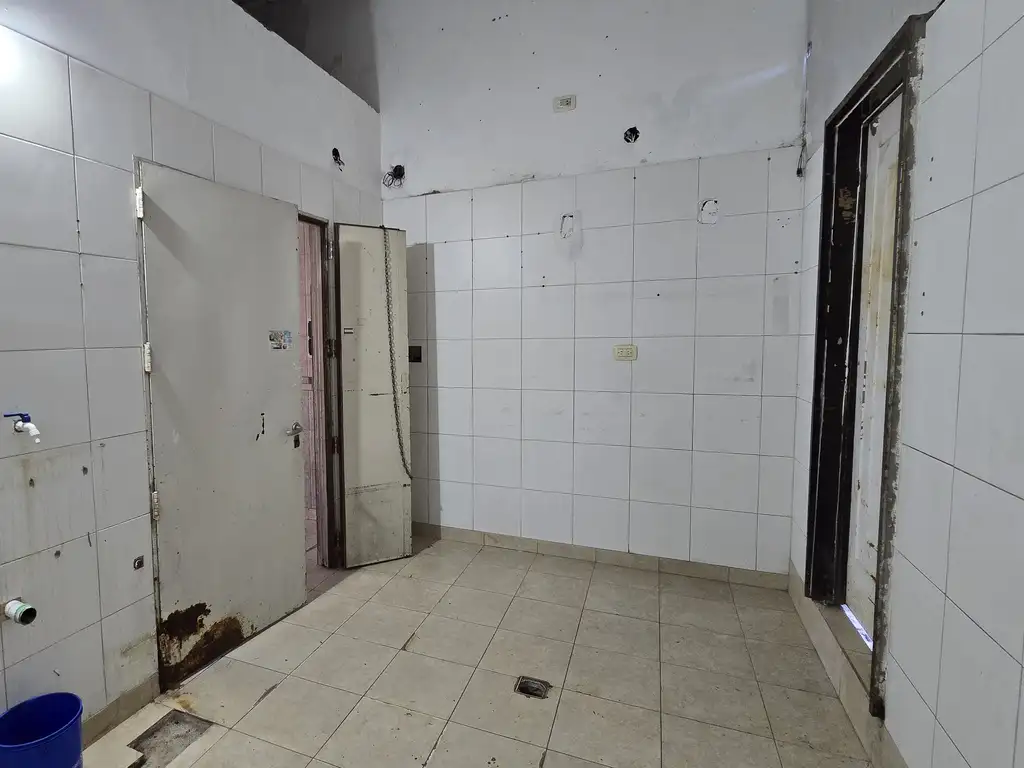 Foto de Amplio Y Excelente Local, Zona Muy Comercial !!, imagen 4