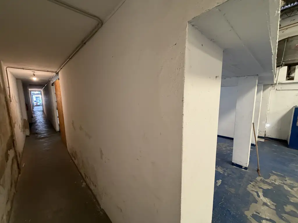 Foto de DEPÓSITO 180 M2 C\FRENTE POR PASILLO, imagen 2