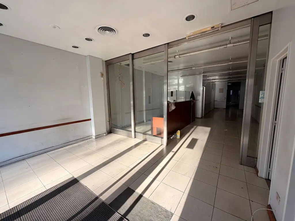 Foto de EXCELENTE LOCAL COMERCIAL EN ALQUILER - 480m2 CUBIERTOS., imagen 1