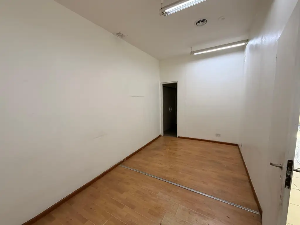 Foto de EXCELENTE LOCAL COMERCIAL EN ALQUILER - 480m2 CUBIERTOS., imagen 2