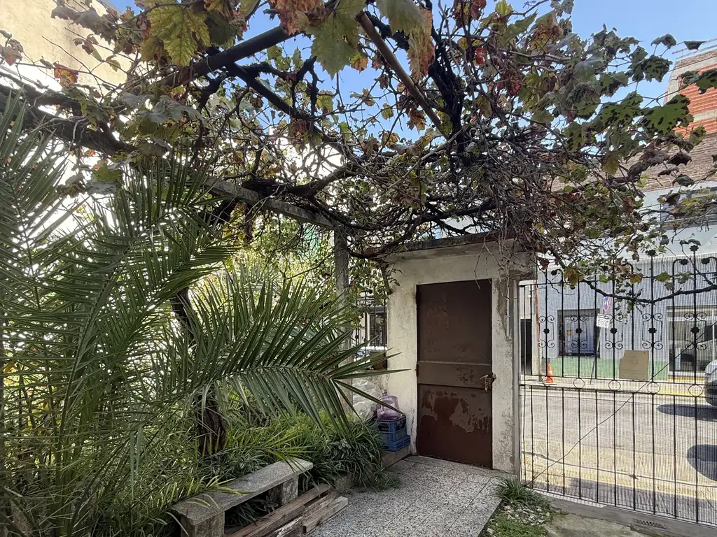 Foto de CASA A REFACCIONAR / Lote para La construcción USAB en Saavedra, imagen 4