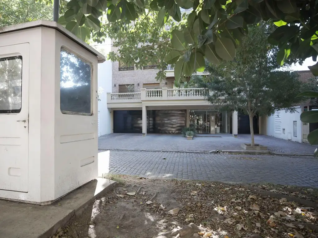Foto de Piso Unico 5 amb balcon 2 coch baulera la mejor ubicacion!, imagen 1