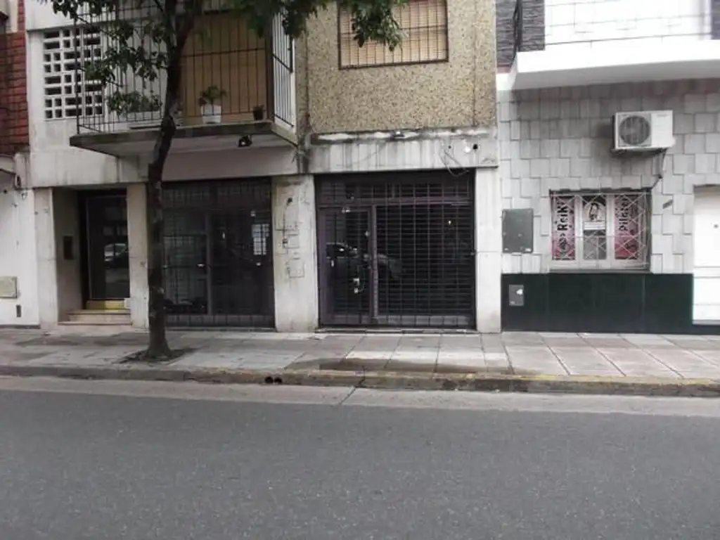 Foto de LOCAL DE 6X5, DEPOSITO 3X2, BAÑO CON ANTEBAÑO, 2 VIDRIERAS,, imagen 3