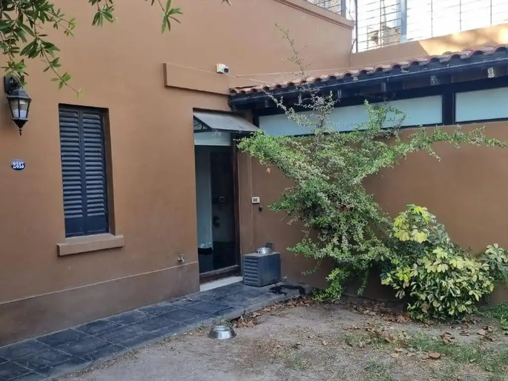 Foto de Hermosa casona sobre Av.Francia al 2400, en esquina .Importa, imagen 4