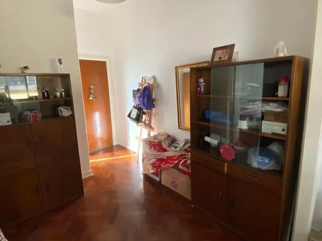 Foto de 2 Amb - 2do x escalera - Frente - Bajas Exp - Muy luminoso, imagen 2