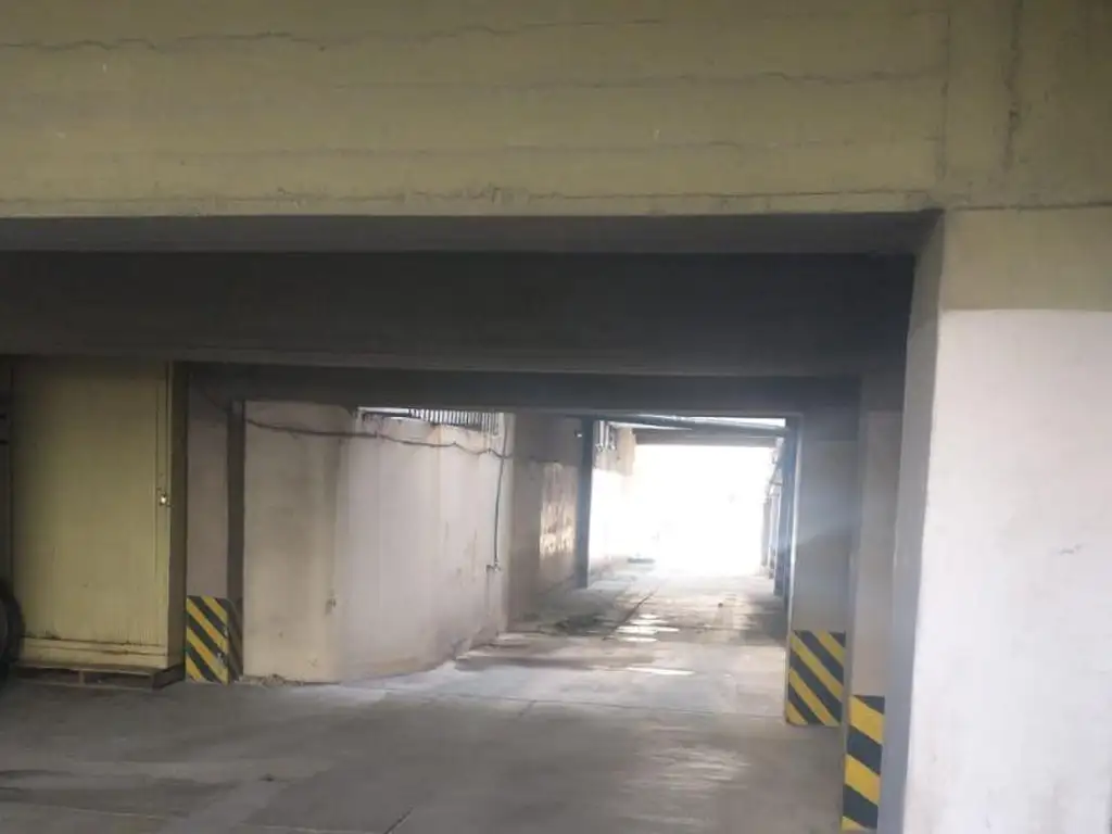 Foto de Cochera privada con baulera en Parque Patricios, imagen 2