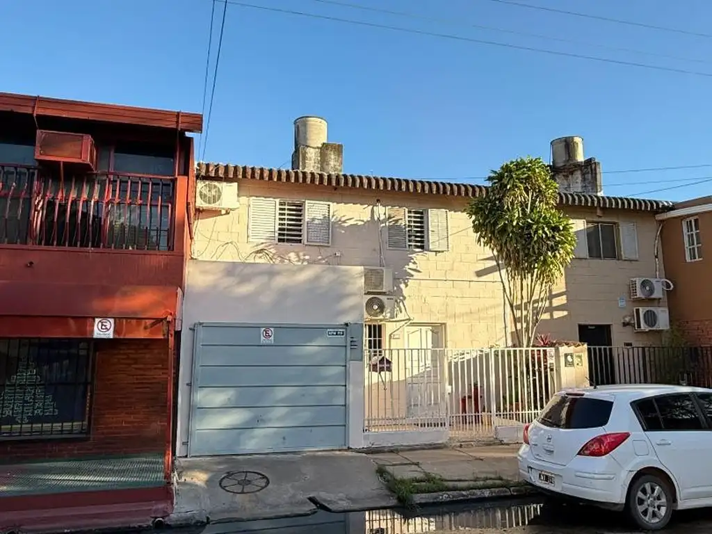 Foto de Casa de 4 dormitorios, patio y cochera en B° España, imagen 1