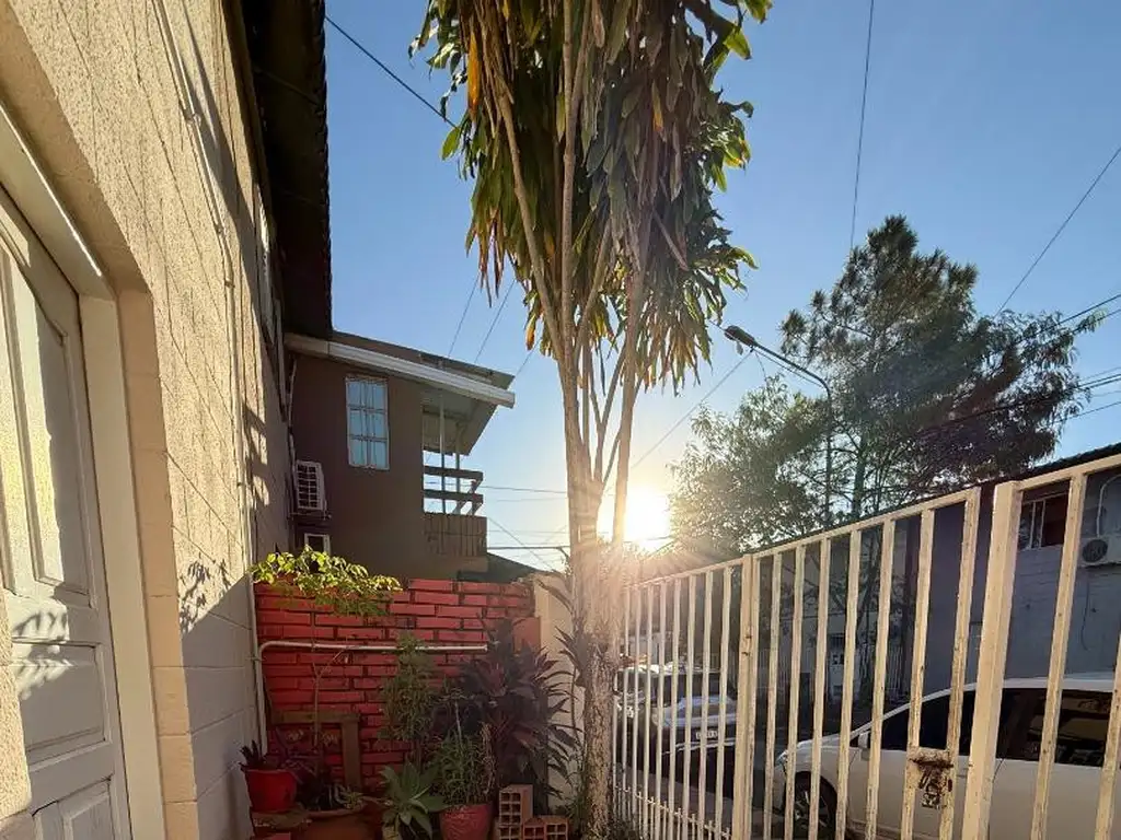 Foto de Casa de 4 dormitorios, patio y cochera en B° España, imagen 4