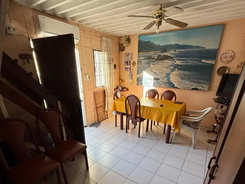 Foto de Casa de 4 dormitorios, patio y cochera en B° España, imagen 5