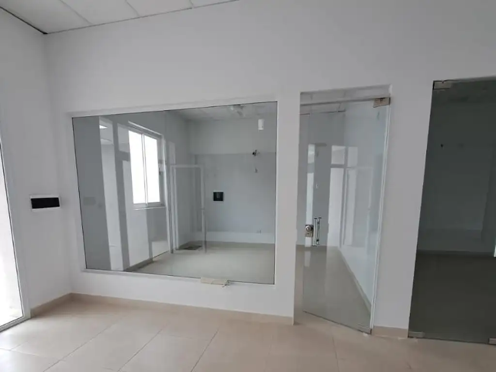 Foto de Locales Comerciales en Alquiler Galeria CM s/ Cabred, imagen 1