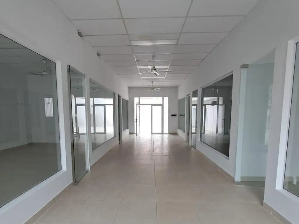Foto de Locales Comerciales en Alquiler Galeria CM s/ Cabred, imagen 3