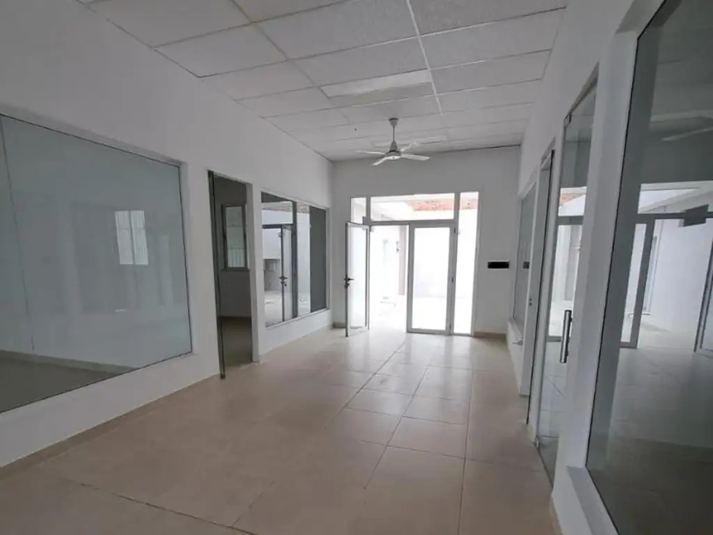 Foto de Locales Comerciales en Alquiler Galeria CM s/ Cabred, imagen 4